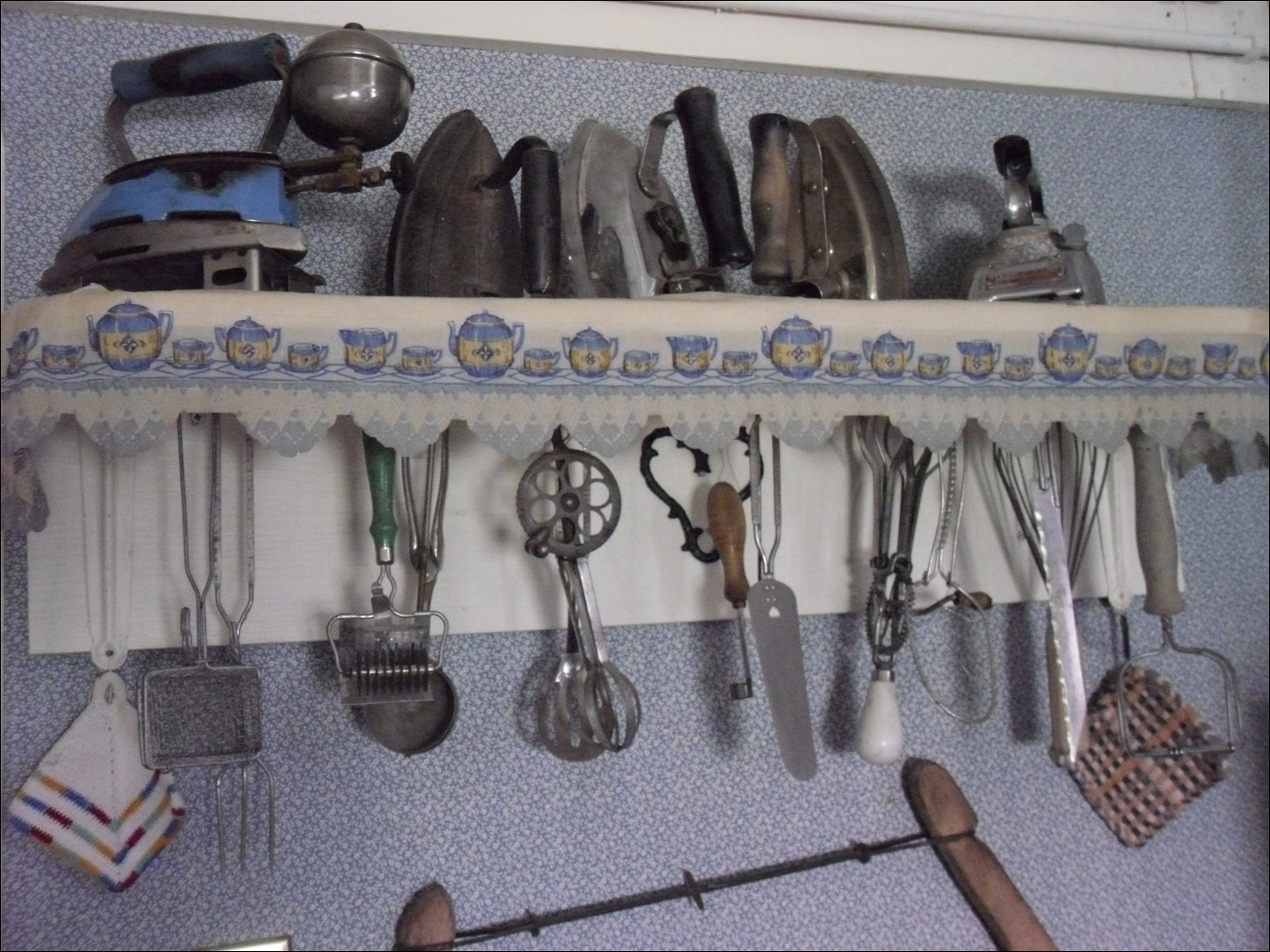 Ritzville, WA- Dr Burroughs home tour~kitchen tools